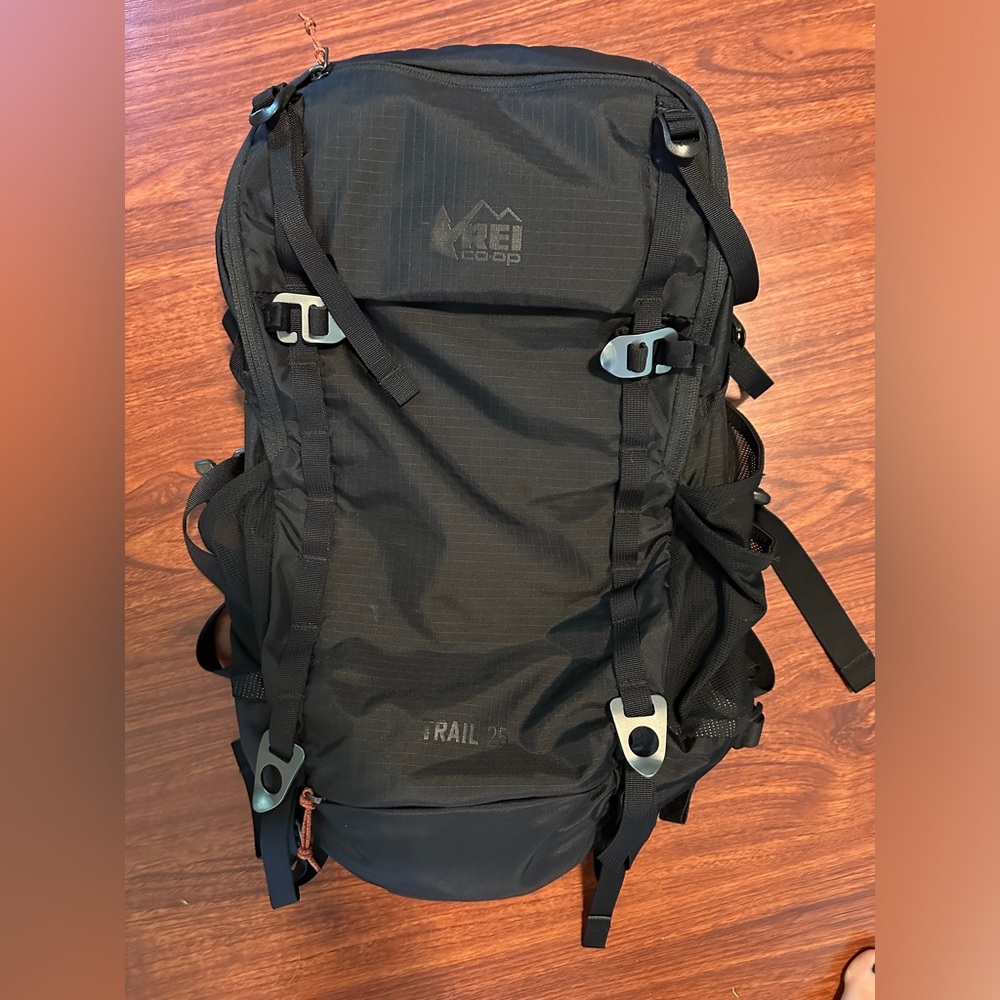 REI Trail 25 Hiking Backpack *like new*